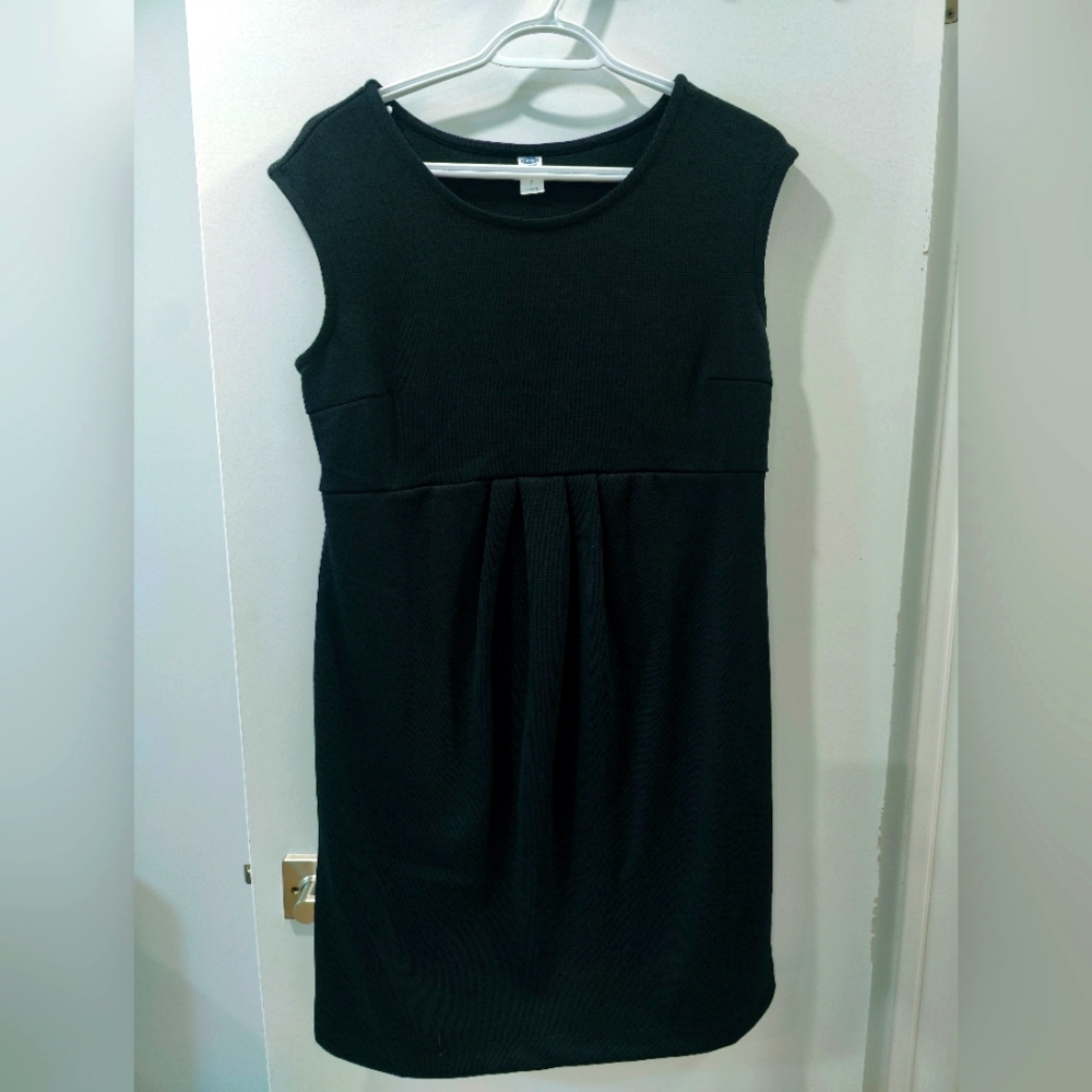 BNWT Old Navy Maternity dress - black size small